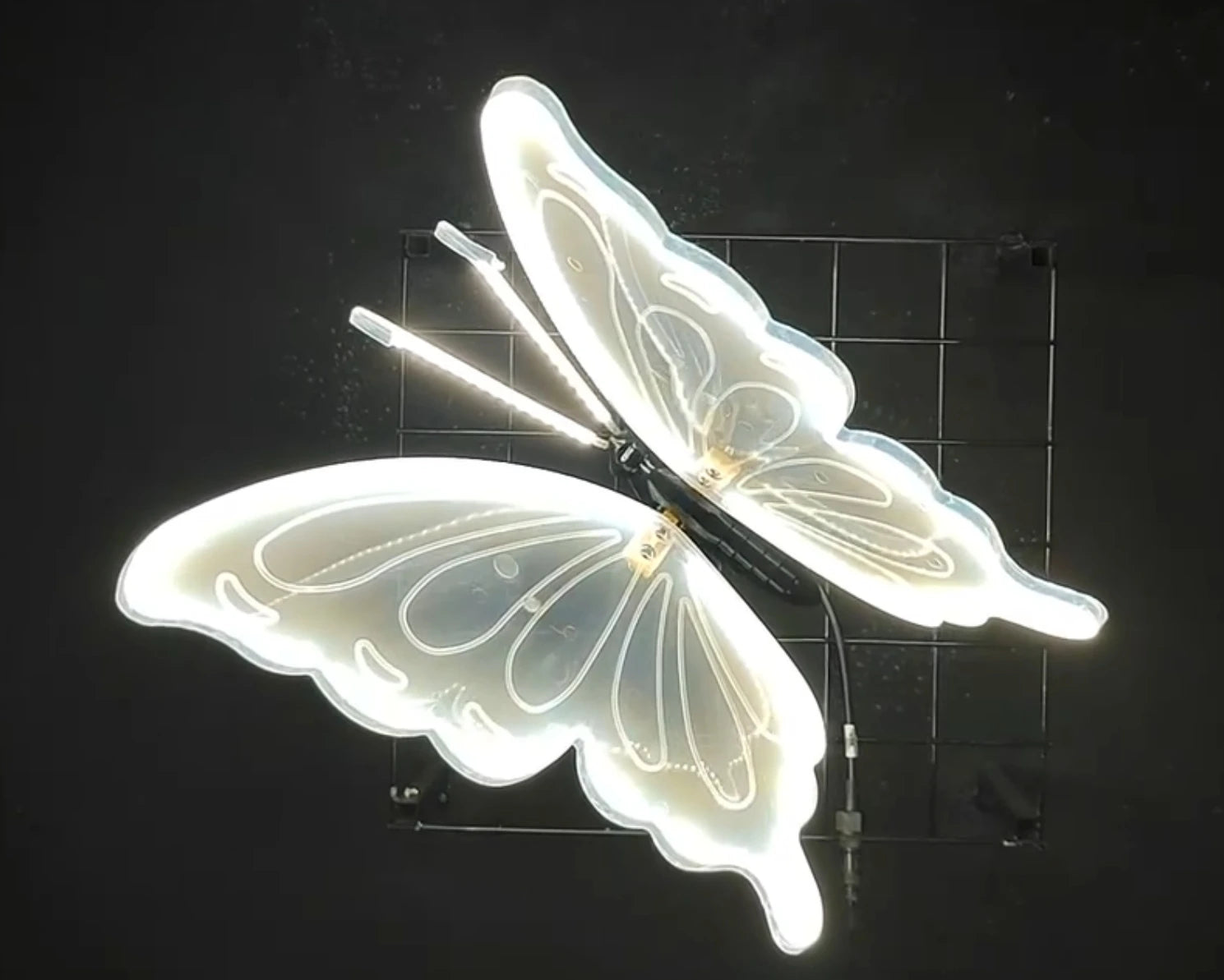 4 Pieces of LED outdoor simulation dynamic butterfly decoration realistic party wedding decorations items