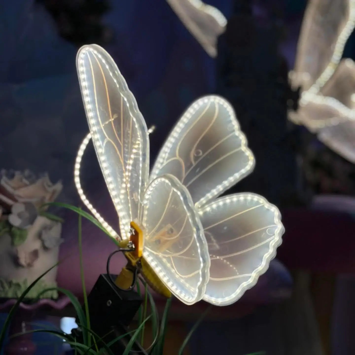 4 Pieces of LED outdoor simulation dynamic butterfly decoration realistic party wedding decorations items